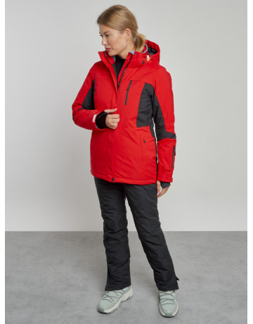 Женский горнолыжный костюм для зимних видов спорта.