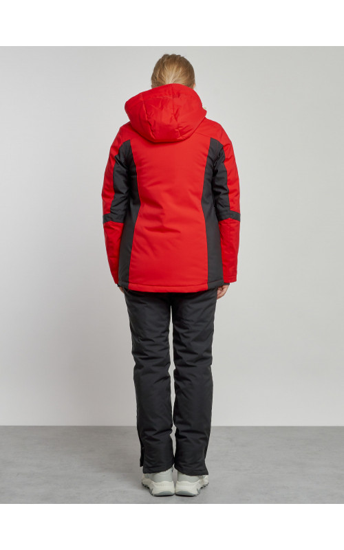 Женский горнолыжный костюм для зимних видов спорта.