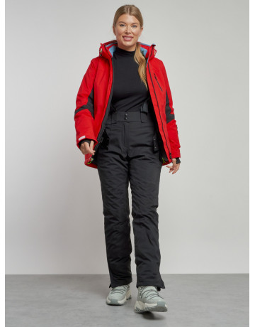 Женский горнолыжный костюм для зимних видов спорта.