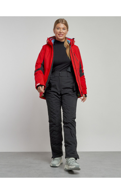 Женский горнолыжный костюм для зимних видов спорта.