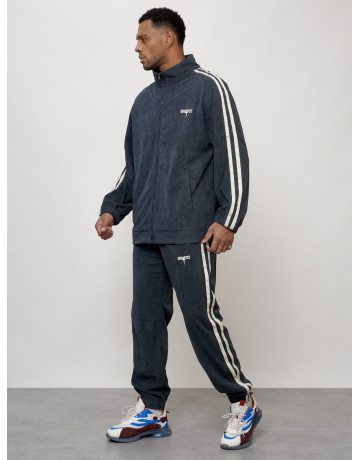 Мужской спортивный костюм для активного отдыха и повседневной носки.