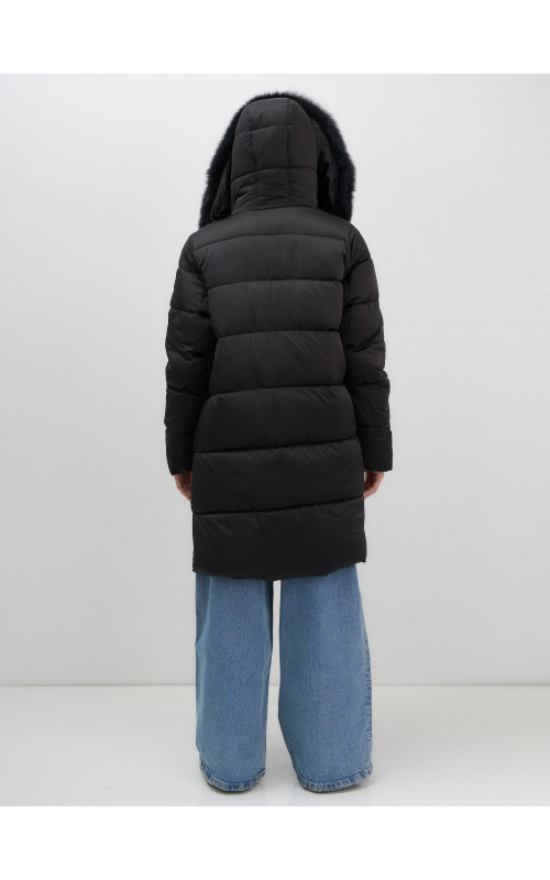 Длинный зимний пуховик премиум-класса.