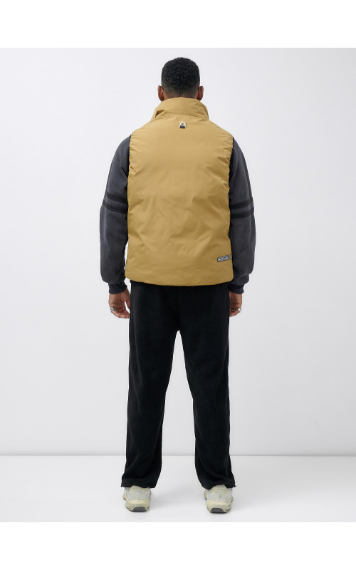 Мужская утеплённая жилетка для активного отдыха и города.