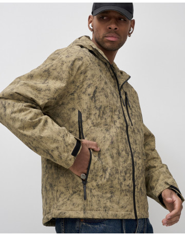 Мужская спортивная куртка «Хит сезона»: стиль и защита для активных мужчин