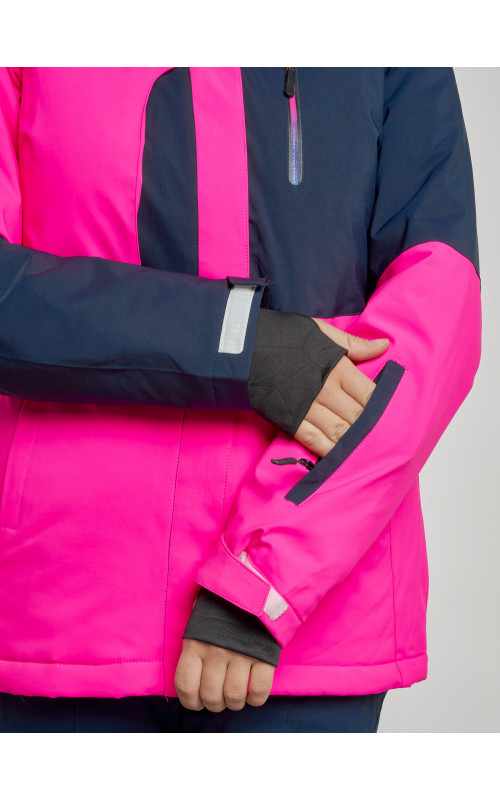 Женский горнолыжный костюм для зимних видов спорта.