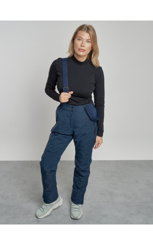 Женский горнолыжный костюм для зимних видов спорта.