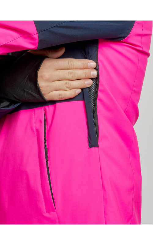 Женский горнолыжный костюм для зимних видов спорта.