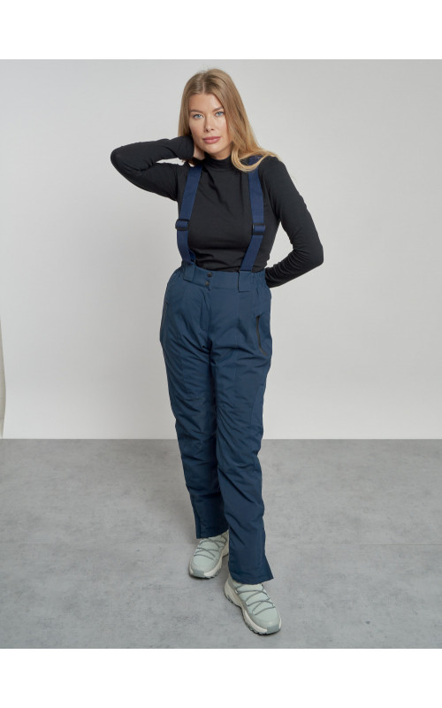 Женский горнолыжный костюм для зимних видов спорта.