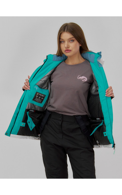 Женская горнолыжная куртка: стиль и защита для зимних приключений.