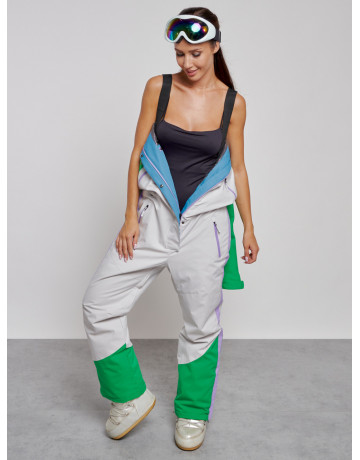 Зимний женский комбинезон для зимних видов спорта.