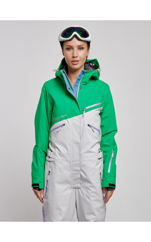 Зимний женский комбинезон для зимних видов спорта.