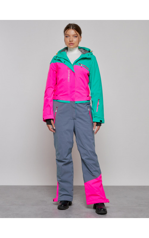 Зимний женский комбинезон для зимних видов спорта.