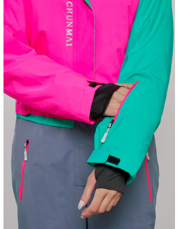 Зимний женский комбинезон для зимних видов спорта.