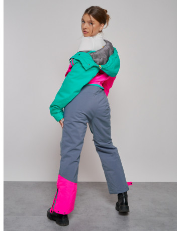 Зимний женский комбинезон для зимних видов спорта.