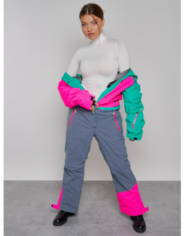 Зимний женский комбинезон для зимних видов спорта.