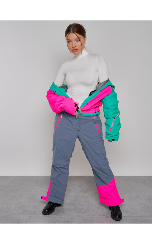 Зимний женский комбинезон для зимних видов спорта.