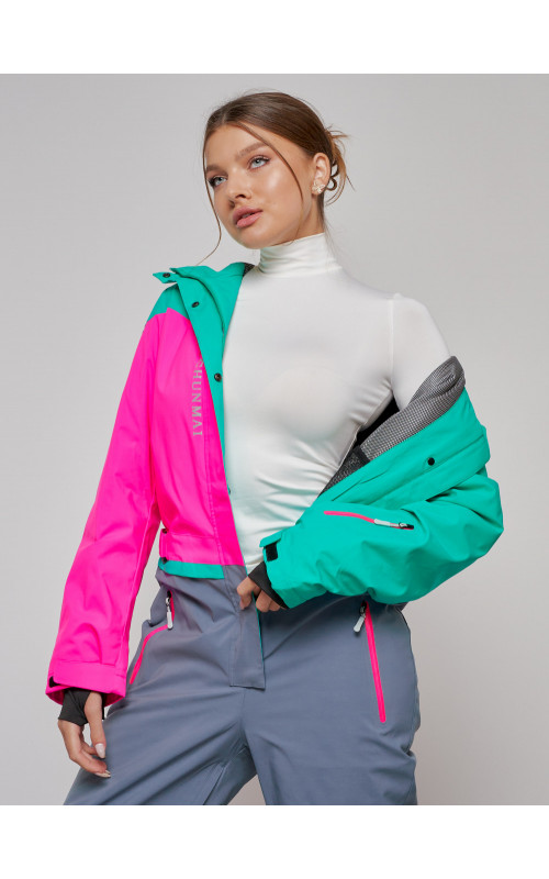 Зимний женский комбинезон для зимних видов спорта.