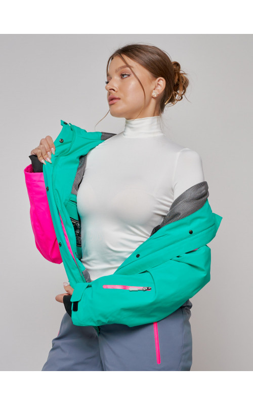 Зимний женский комбинезон для зимних видов спорта.