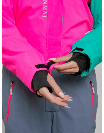 Зимний женский комбинезон для зимних видов спорта.