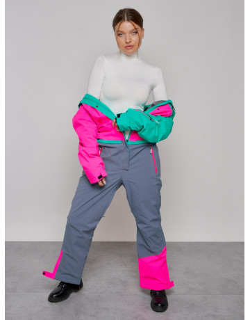 Зимний женский комбинезон для зимних видов спорта.