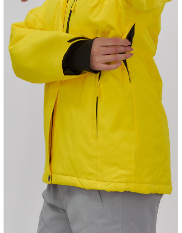 Женский горнолыжный костюм для зимних активностей.