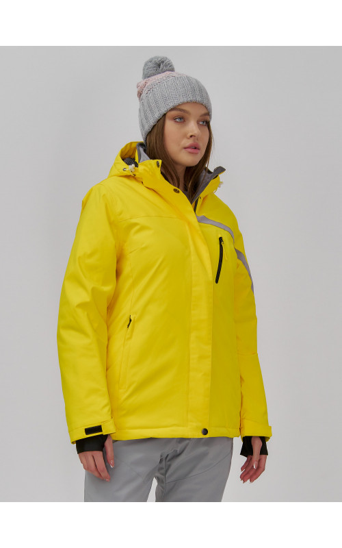 Женский горнолыжный костюм для зимних активностей.