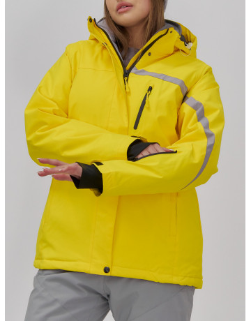 Женский горнолыжный костюм для зимних активностей.