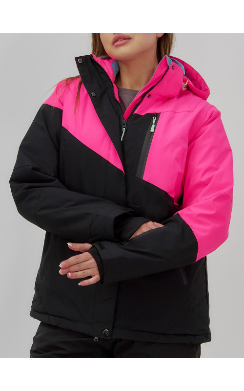 Женский горнолыжный костюм для активного отдыха.