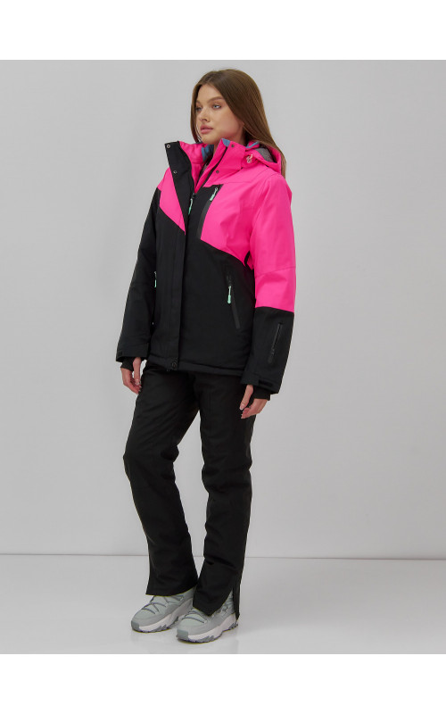 Женский горнолыжный костюм для активного отдыха.