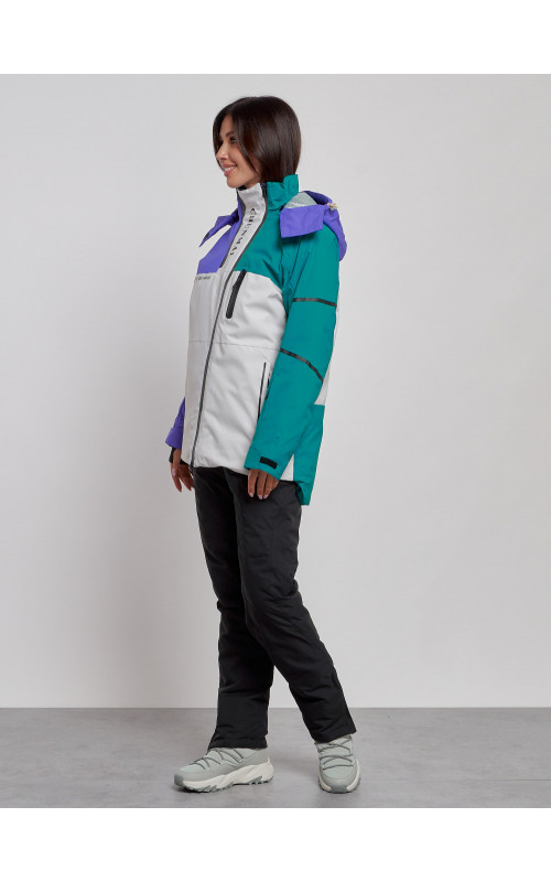 Женский горнолыжный костюм для зимних прогулок и спорта.