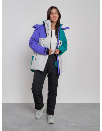 Женский горнолыжный костюм для зимних прогулок и спорта.