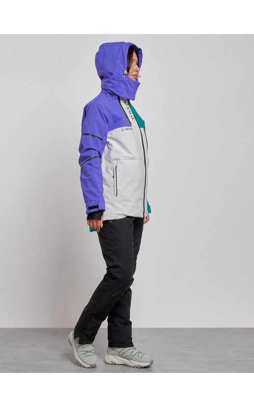 Женский горнолыжный костюм для зимних прогулок и спорта.