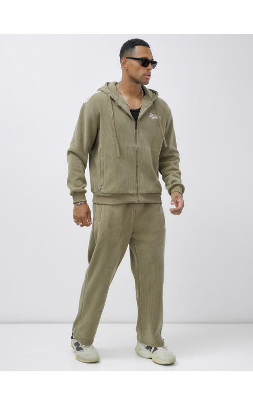 Мужской спортивный костюм для активного образа жизни.