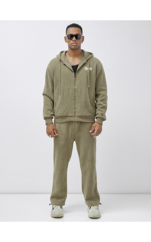 Мужской спортивный костюм для активного образа жизни.