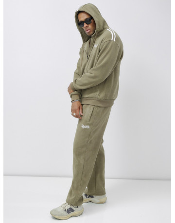 Мужской спортивный костюм для активного образа жизни.