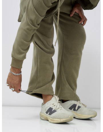 Мужской спортивный костюм для активного образа жизни.