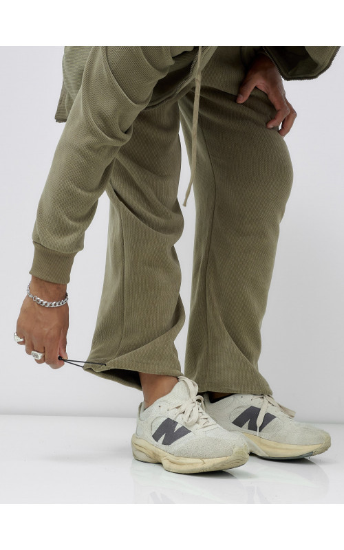 Мужской спортивный костюм для активного образа жизни.