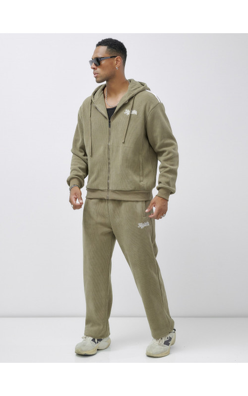 Мужской спортивный костюм для активного образа жизни.