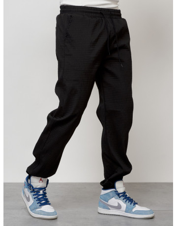 Мужской спортивный костюм для активного отдыха и повседневной носки.