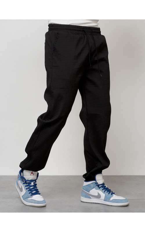 Мужской спортивный костюм для активного отдыха и повседневной носки.