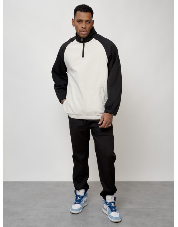 Мужской спортивный костюм для активного отдыха и повседневной носки.