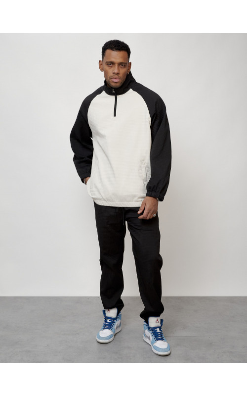 Мужской спортивный костюм для активного отдыха и повседневной носки.