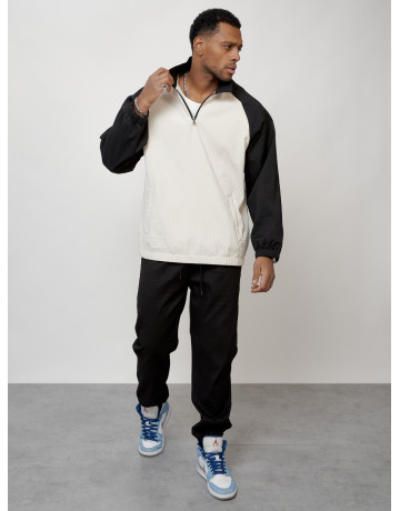 Мужской спортивный костюм для активного отдыха и повседневной носки.