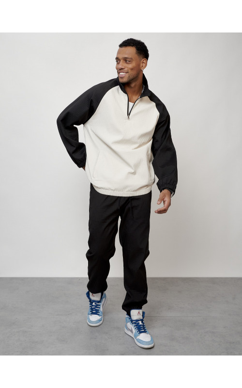 Мужской спортивный костюм для активного отдыха и повседневной носки.