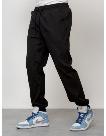 Мужской спортивный костюм для активного отдыха и повседневной носки.