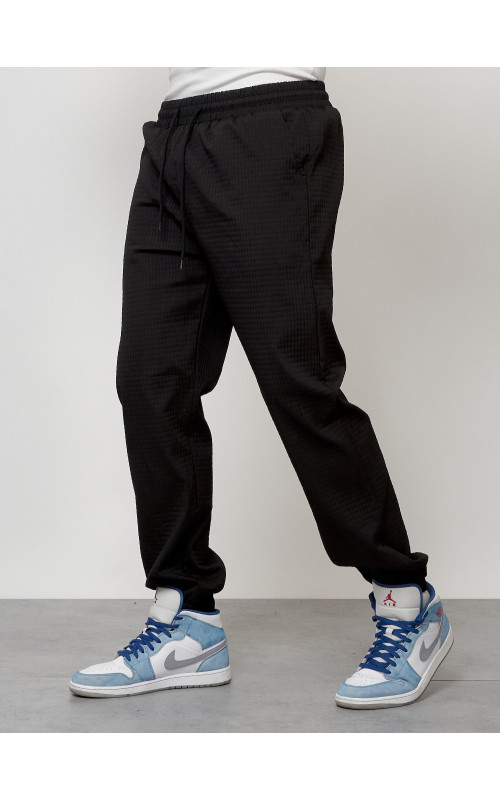 Мужской спортивный костюм для активного отдыха и повседневной носки.