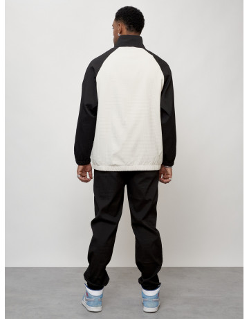 Мужской спортивный костюм для активного отдыха и повседневной носки.