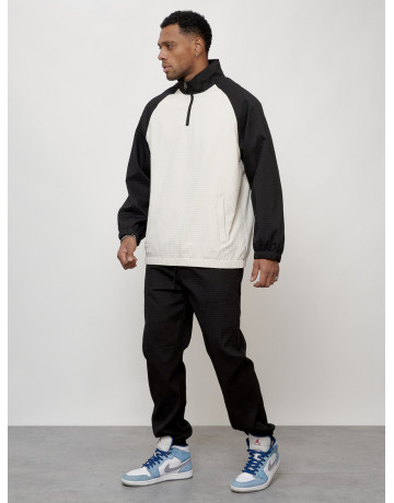 Мужской спортивный костюм для активного отдыха и повседневной носки.