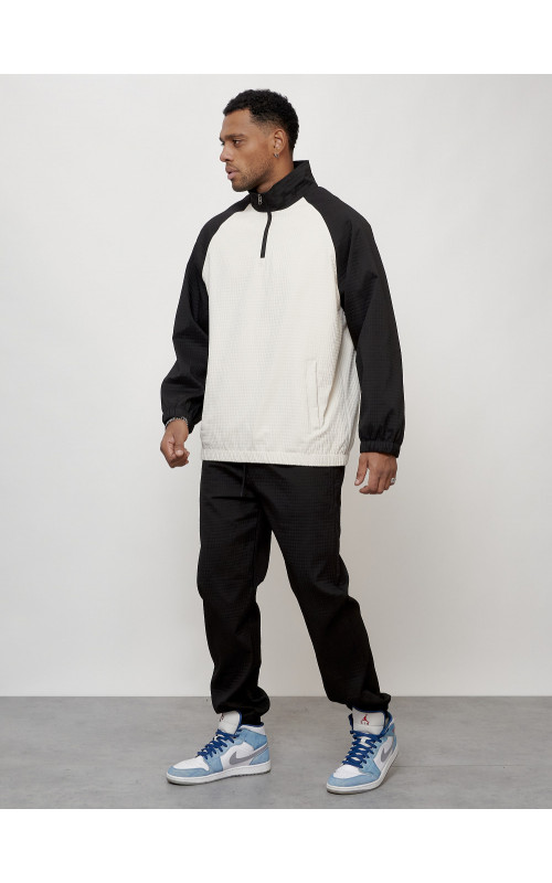 Мужской спортивный костюм для активного отдыха и повседневной носки.