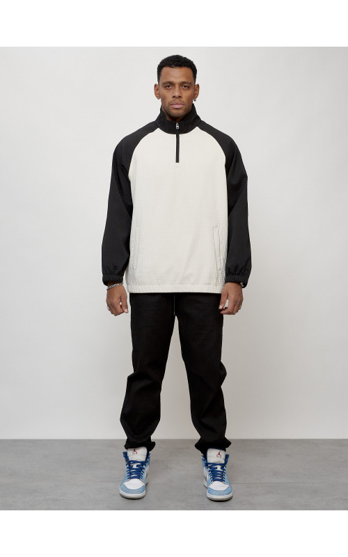 Мужской спортивный костюм для активного отдыха и повседневной носки.